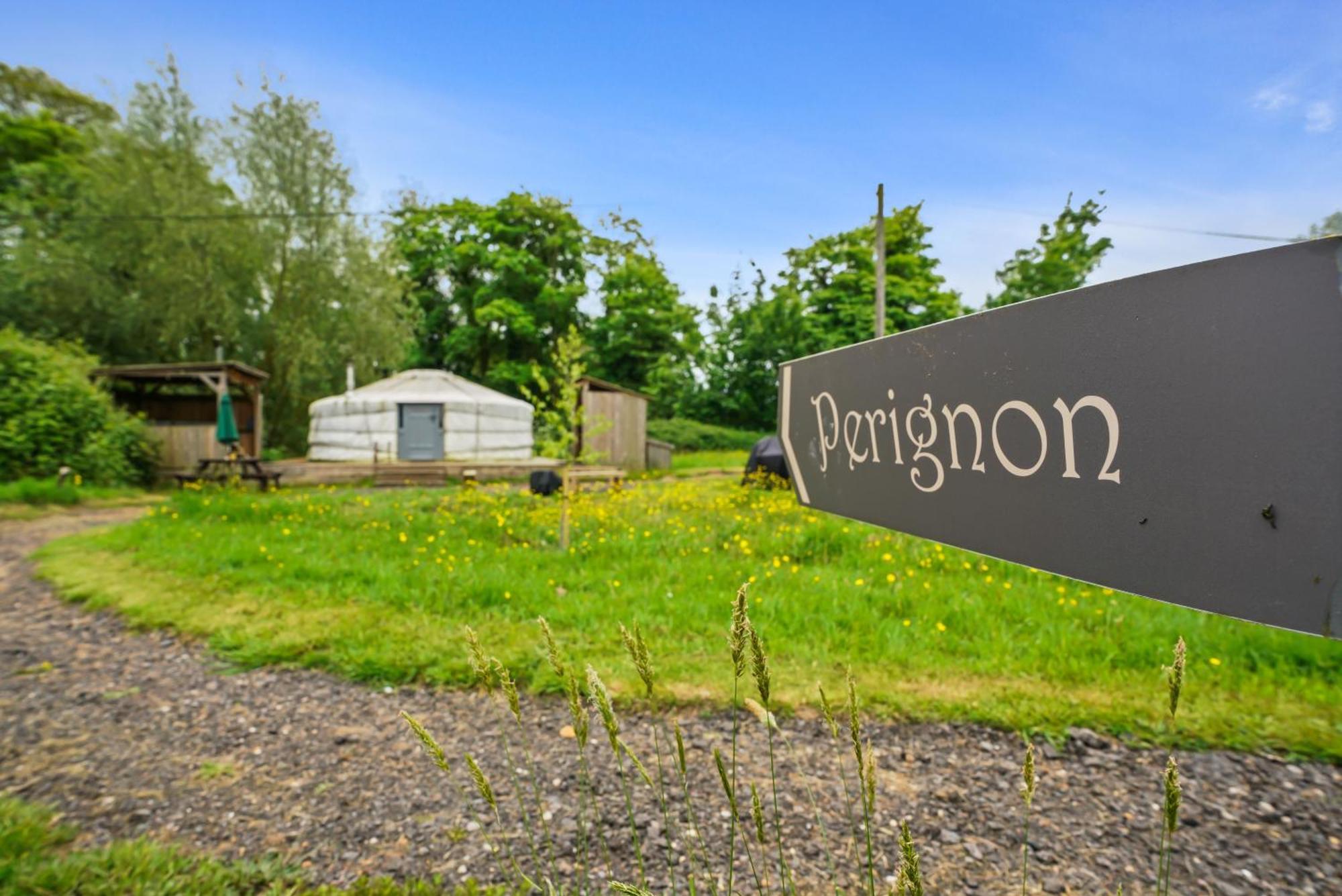 Glamp and Tipple Ltd Hotel Great Ellingham Bagian luar foto