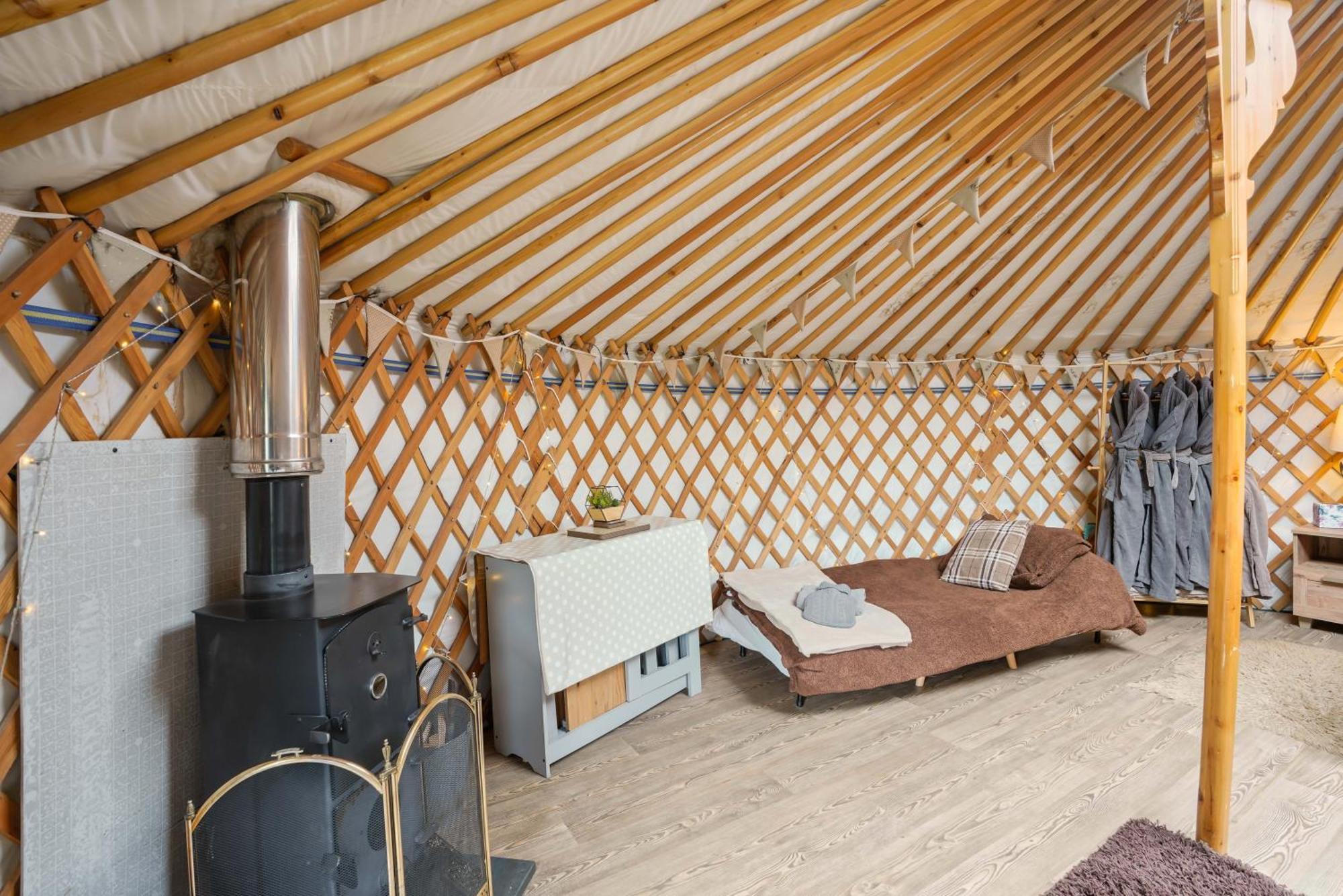 Glamp and Tipple Ltd Hotel Great Ellingham Bagian luar foto