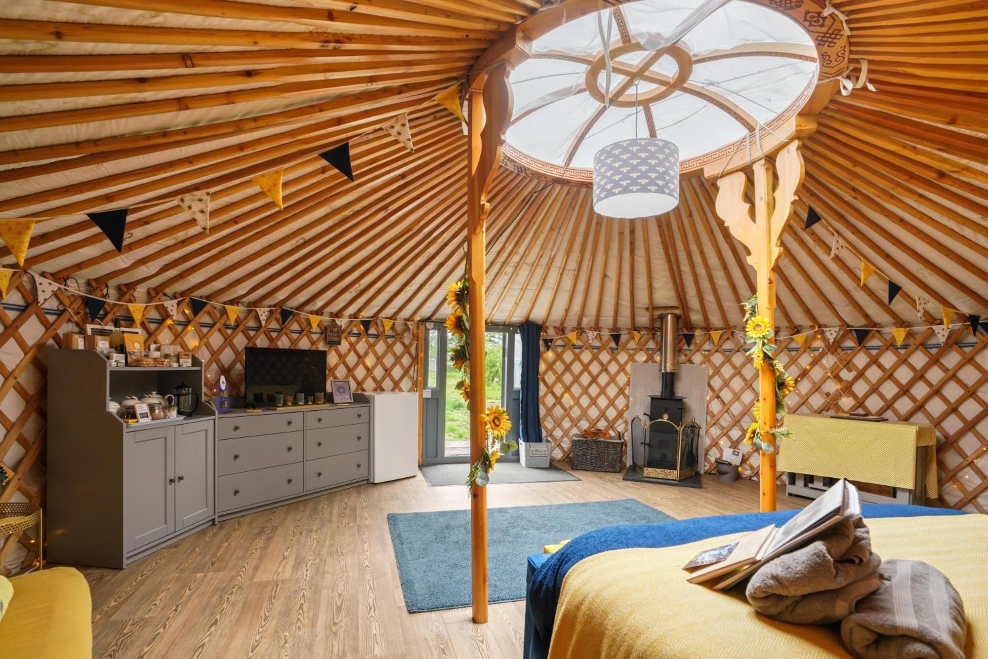 Glamp and Tipple Ltd Hotel Great Ellingham Bagian luar foto