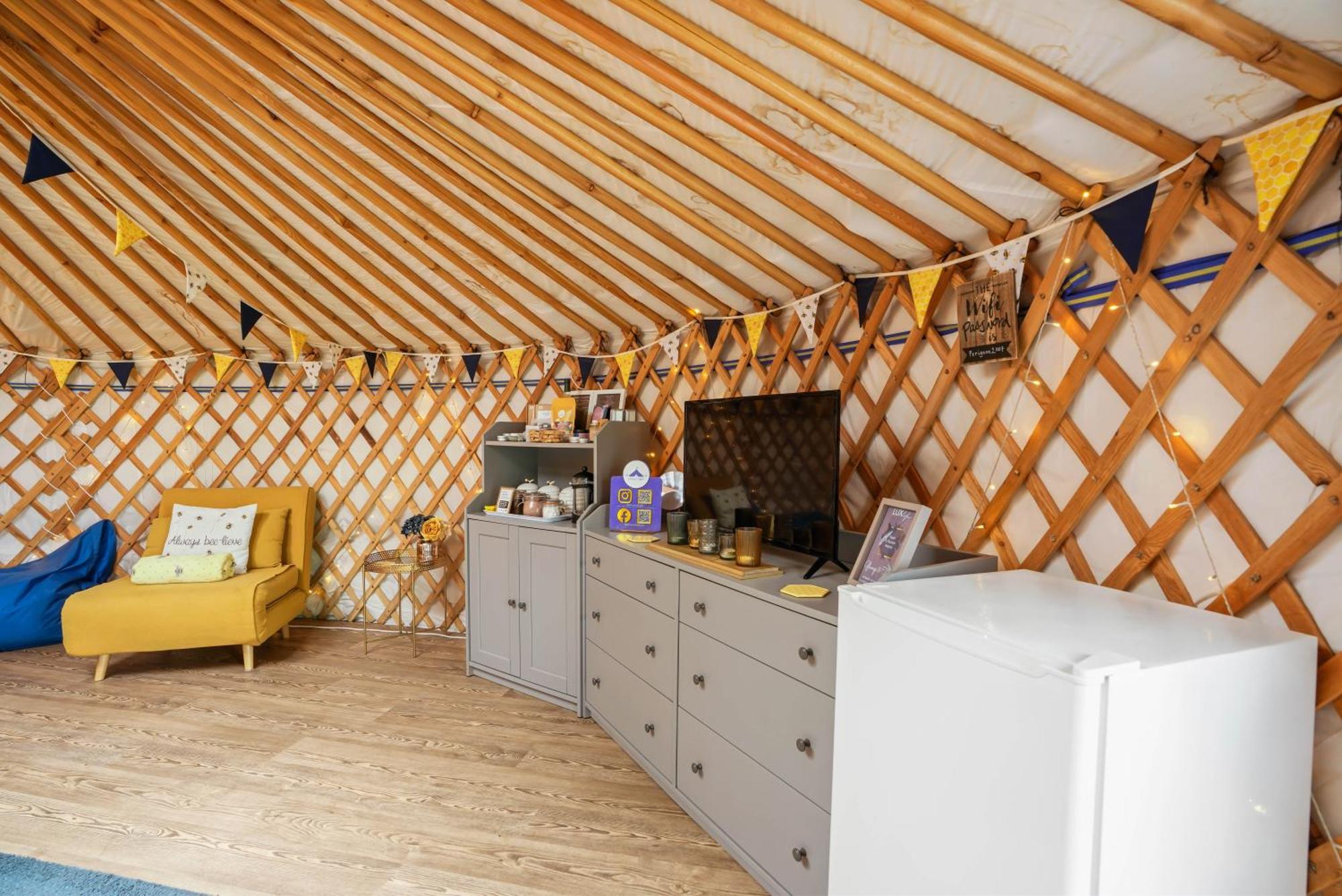 Glamp and Tipple Ltd Hotel Great Ellingham Bagian luar foto