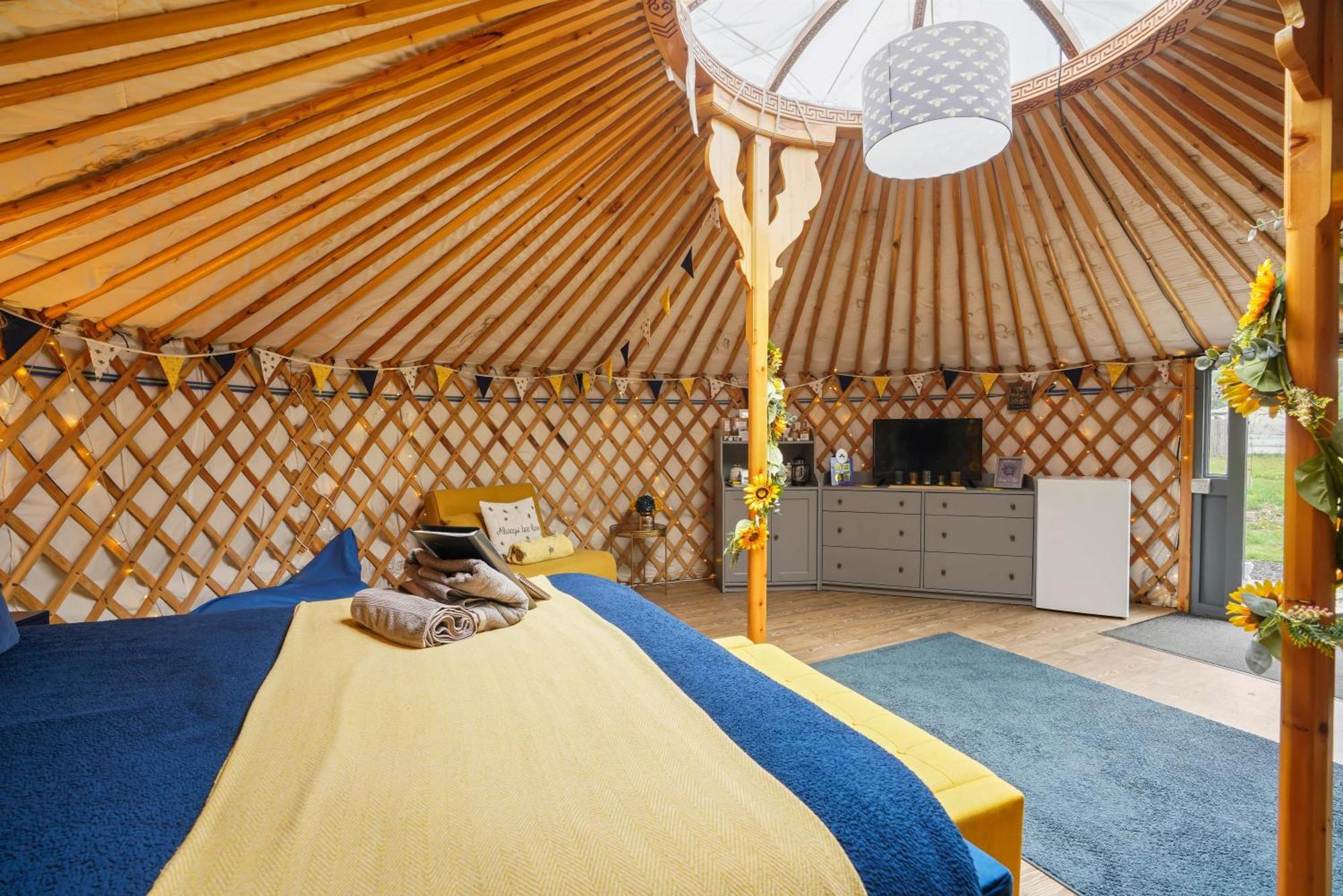 Glamp and Tipple Ltd Hotel Great Ellingham Bagian luar foto