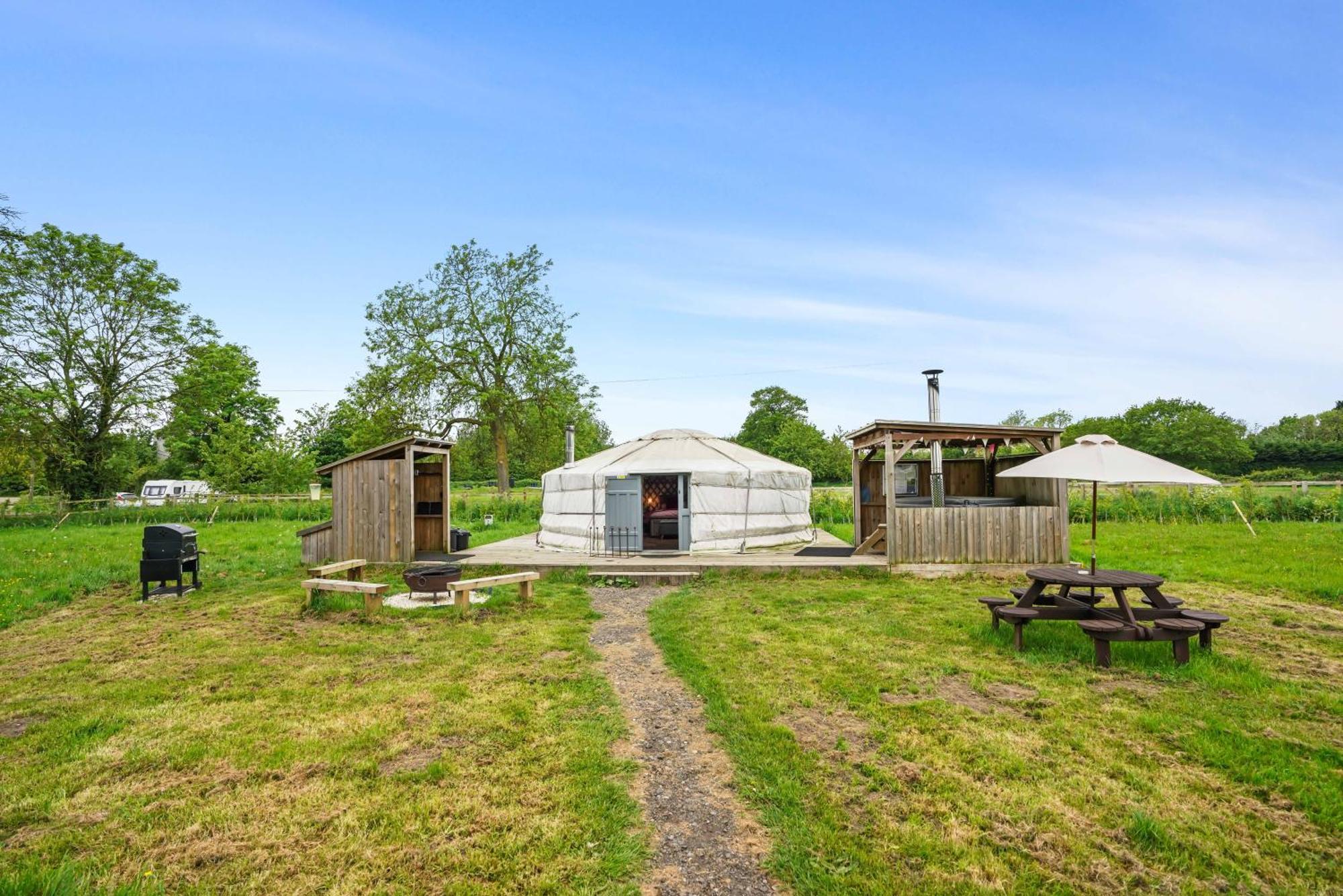 Glamp and Tipple Ltd Hotel Great Ellingham Bagian luar foto