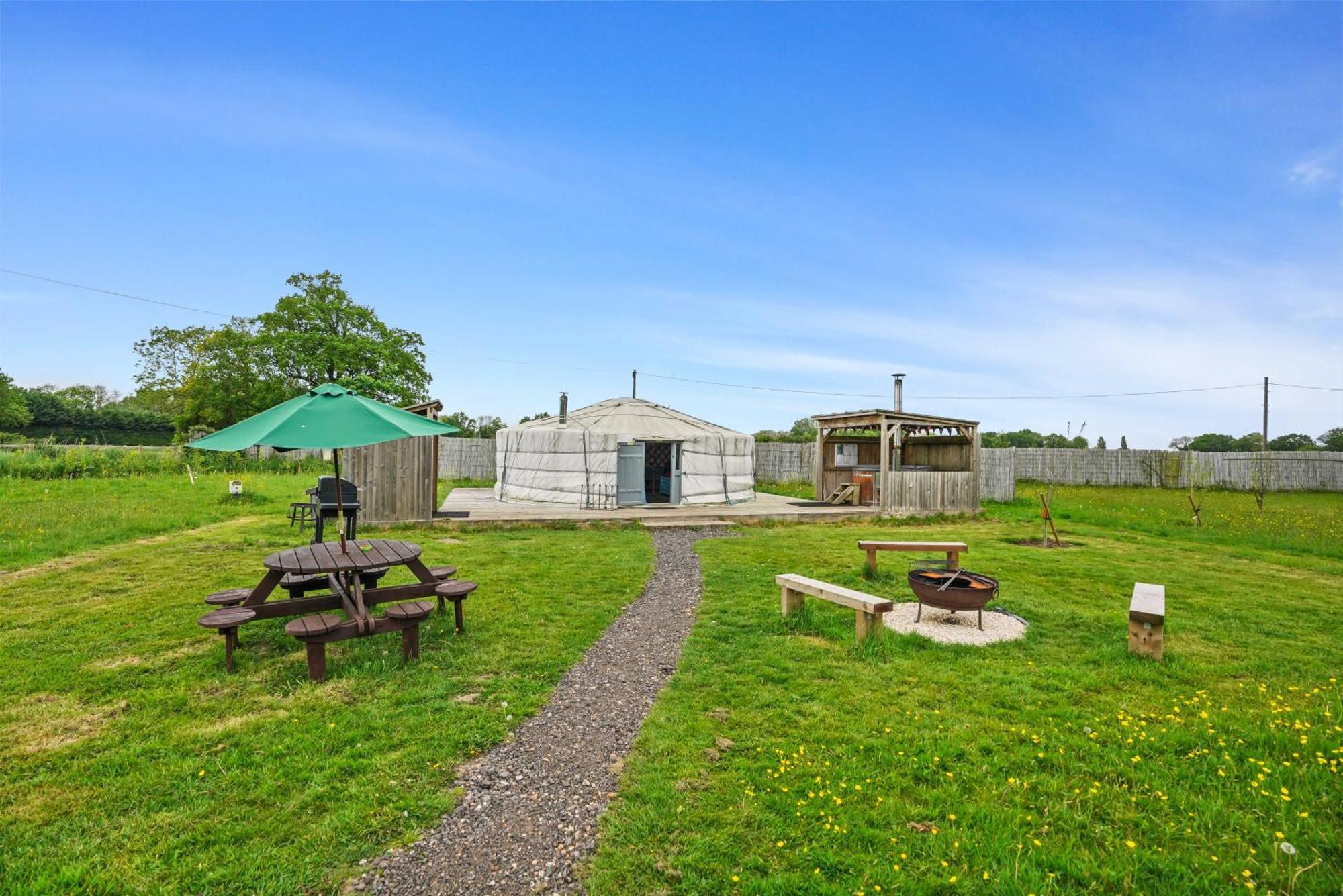 Glamp and Tipple Ltd Hotel Great Ellingham Bagian luar foto