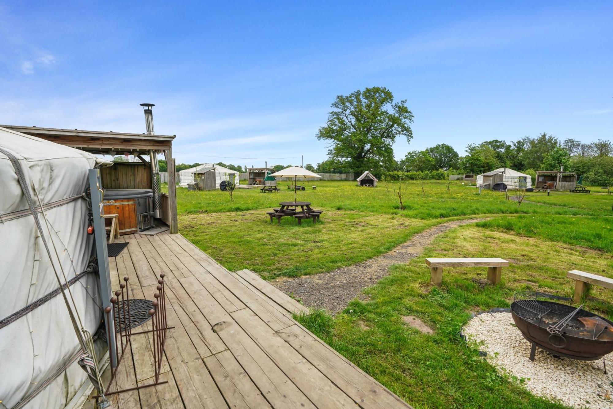 Glamp and Tipple Ltd Hotel Great Ellingham Bagian luar foto