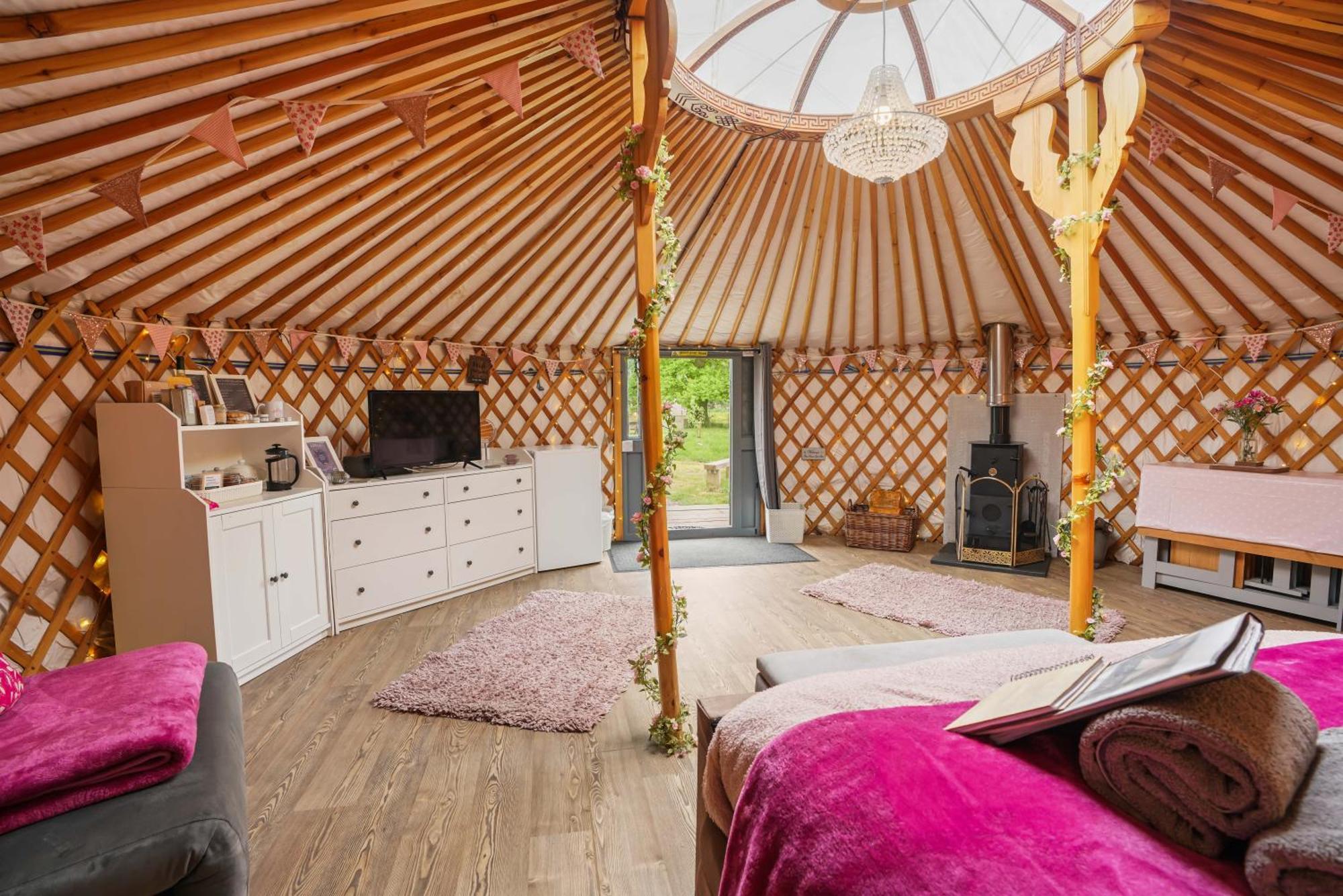 Glamp and Tipple Ltd Hotel Great Ellingham Bagian luar foto