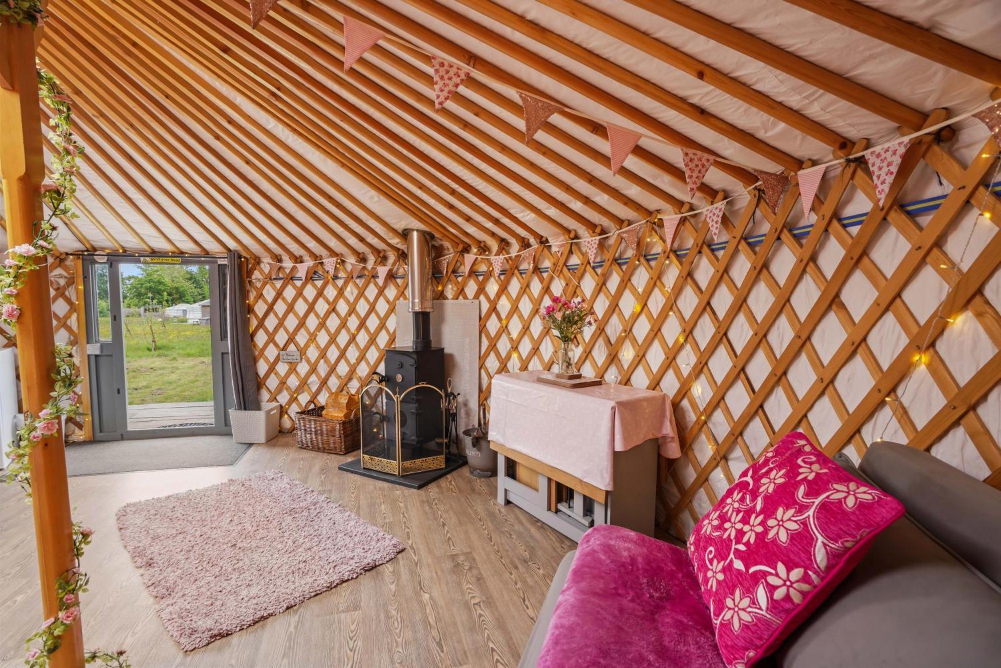 Glamp and Tipple Ltd Hotel Great Ellingham Bagian luar foto