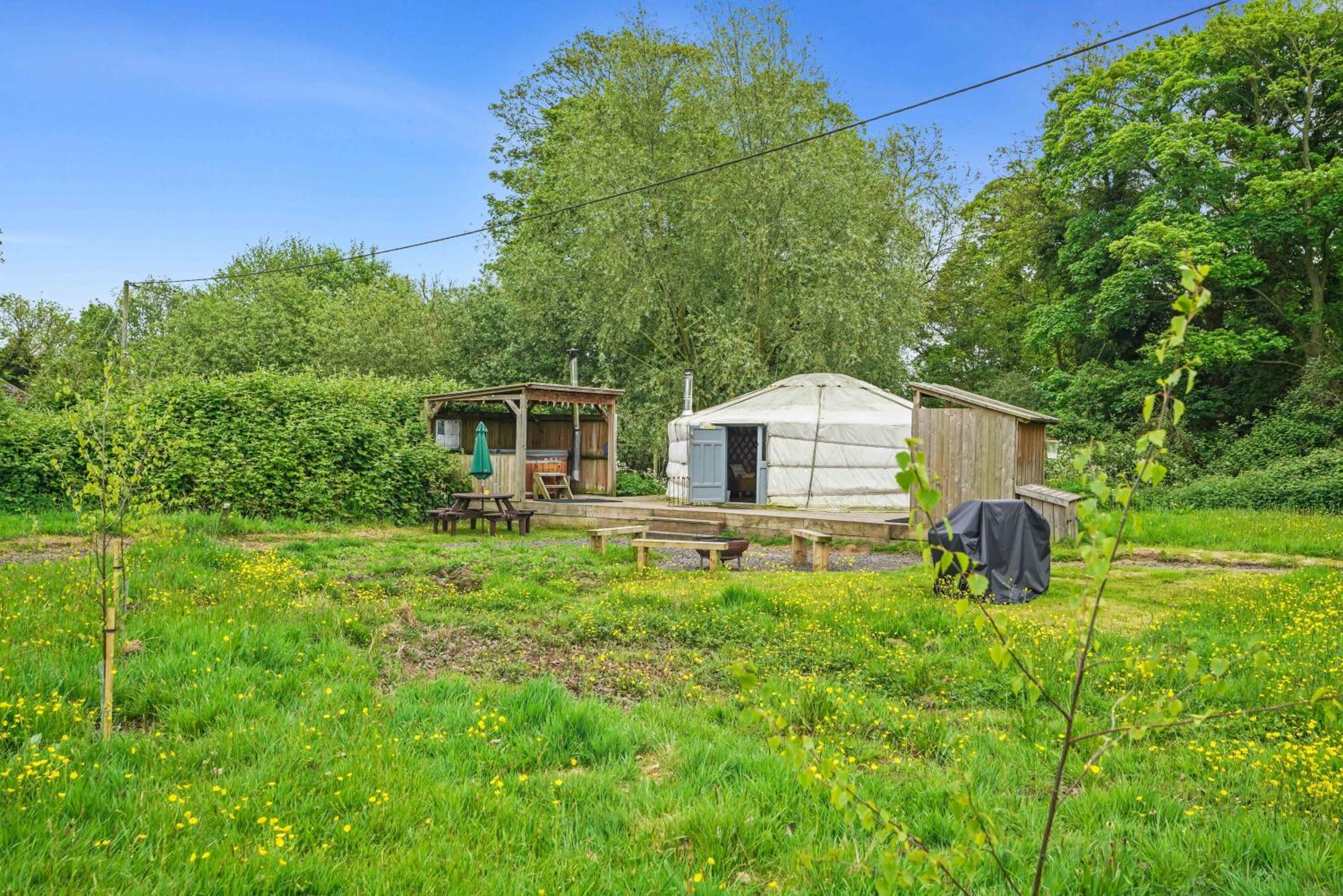 Glamp and Tipple Ltd Hotel Great Ellingham Bagian luar foto