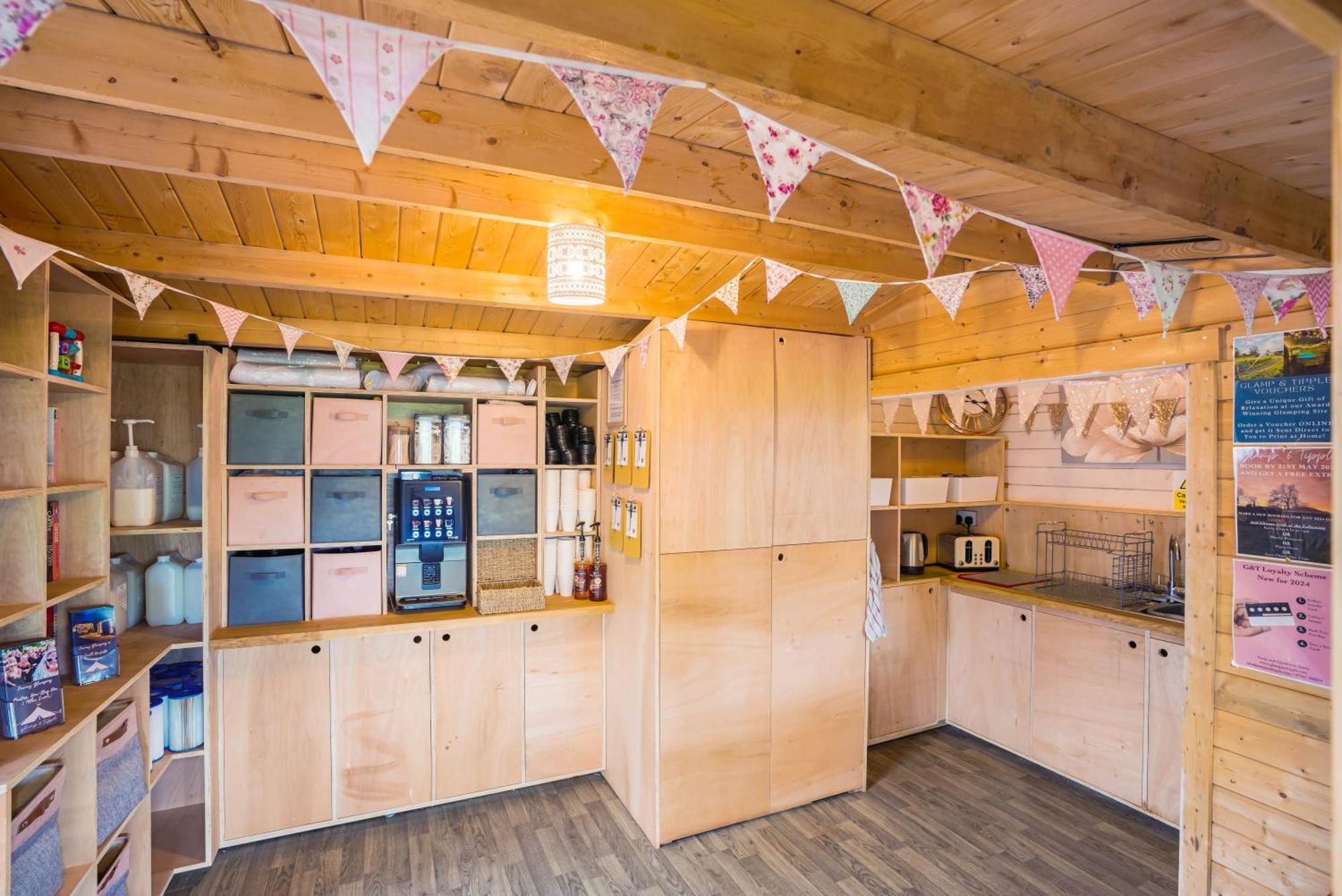 Glamp and Tipple Ltd Hotel Great Ellingham Bagian luar foto