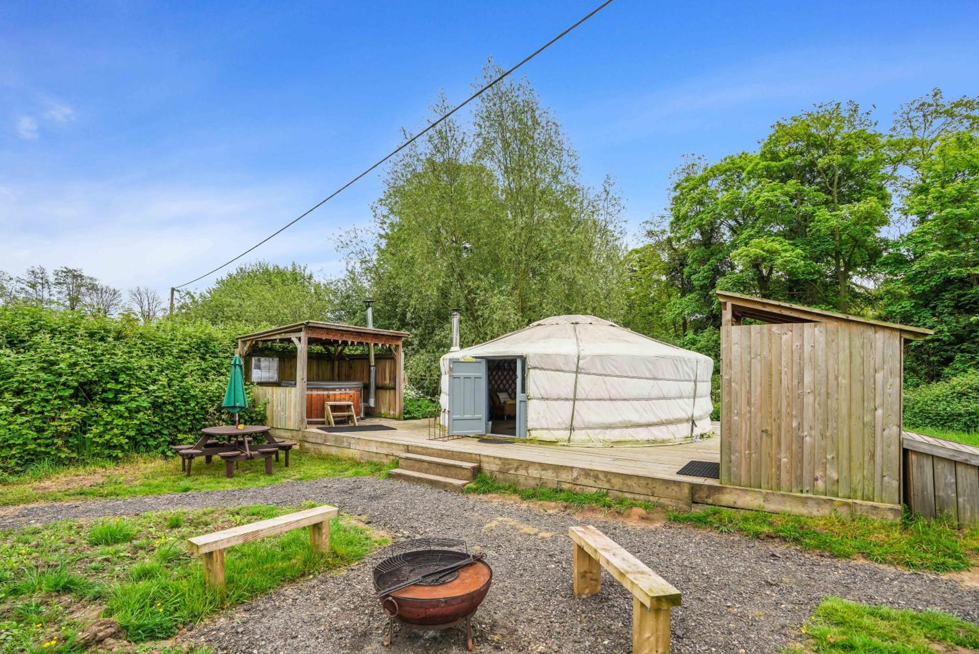 Glamp and Tipple Ltd Hotel Great Ellingham Bagian luar foto