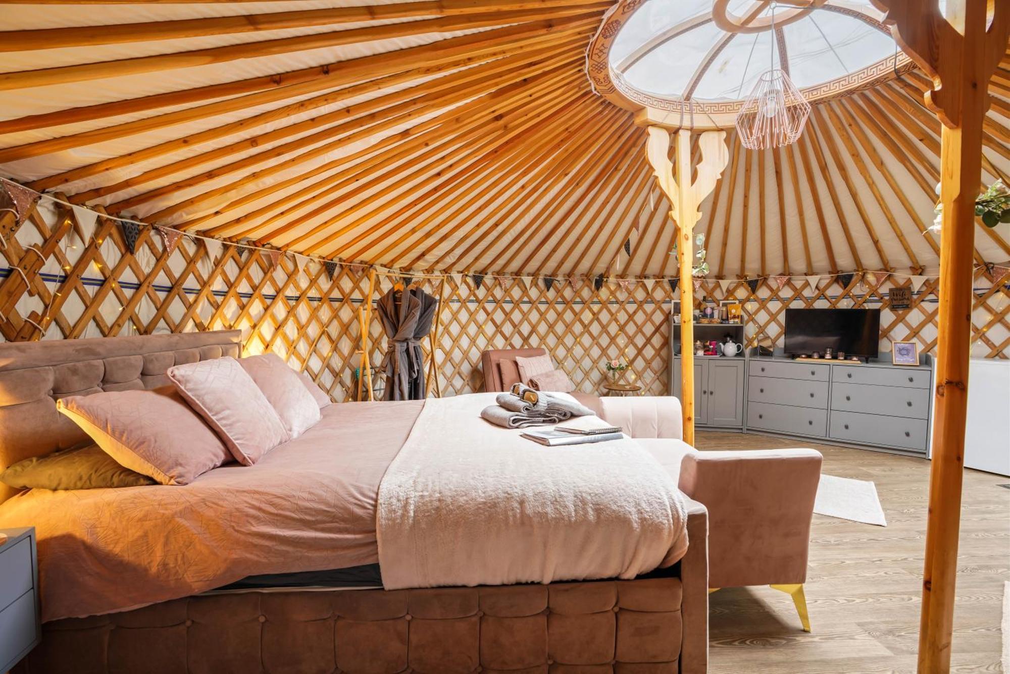 Glamp and Tipple Ltd Hotel Great Ellingham Bagian luar foto